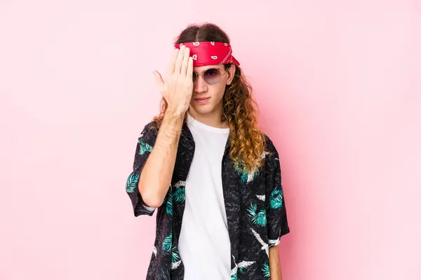 Young Hippie Caucasian Man Isolated Having Fun Covering Half Face — Stock Photo, Image