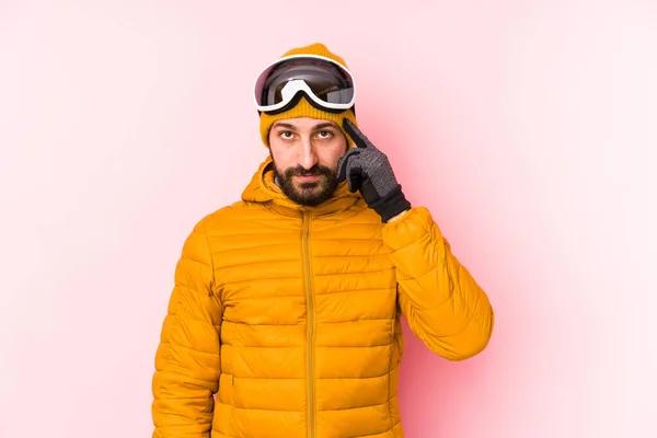 Jonge Skiër Man Geïsoleerd Wijzende Tempel Met Vinger Denken Gericht — Stockfoto