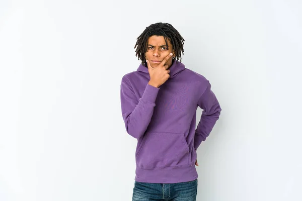 Jovem Homem Rasta Afro Americano Contemplando Planejando Uma Estratégia Pensando — Fotografia de Stock