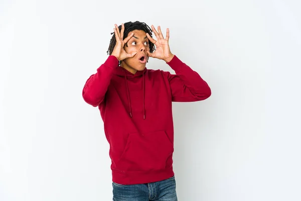 Ung Afrikansk Amerikansk Rasta Man Hålla Ögonen Öppna För Att — Stockfoto