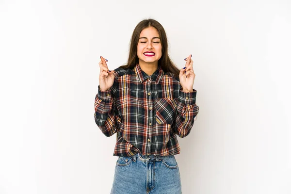 Jonge Kaukasische Vrouw Geïsoleerd Witte Achtergrond Kruising Vingers Voor Het — Stockfoto