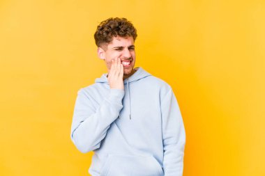  Güçlü bir diş ağrısı, azıdişi ağrısı..