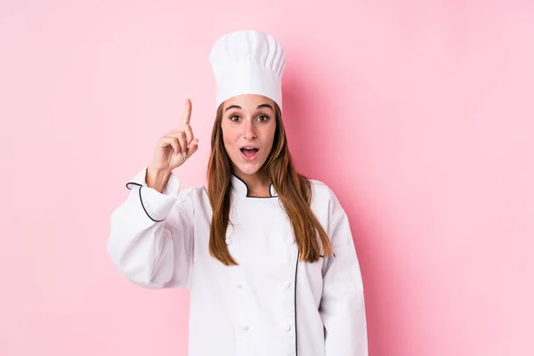 Jeune Chef Caucasien Femme Isolée Ayant Une Idée Concept Inspiration — Photo