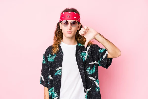Young Hippie Caucasian Man Isolated Showing Dislike Gesture Thumbs Disagreement — Stock Photo, Image