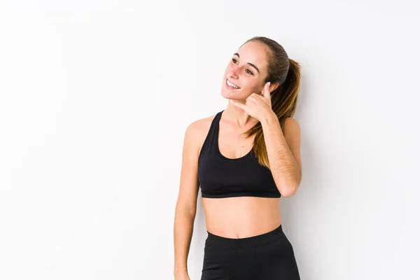 Joven Mujer Fitness Caucásica Posando Fondo Blanco Mostrando Gesto Llamada —  Fotos de Stock