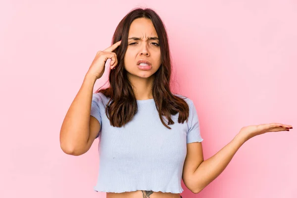 Jonge Gemengde Ras Spaanse Vrouw Geïsoleerd Bedrijf Het Tonen Van — Stockfoto