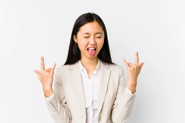 Jonge Chinese Zakenvrouw Geïsoleerd Tonen Rock Gebaar Met Vingers — Stockfoto