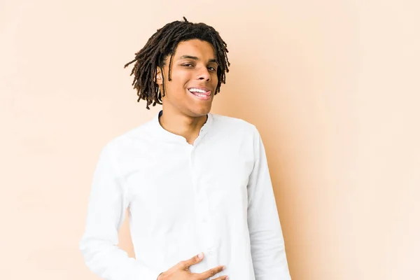 Mladý Afroameričan Rasta Muž Dotýká Bříška Jemně Usmívá Jíst Spokojenost — Stock fotografie