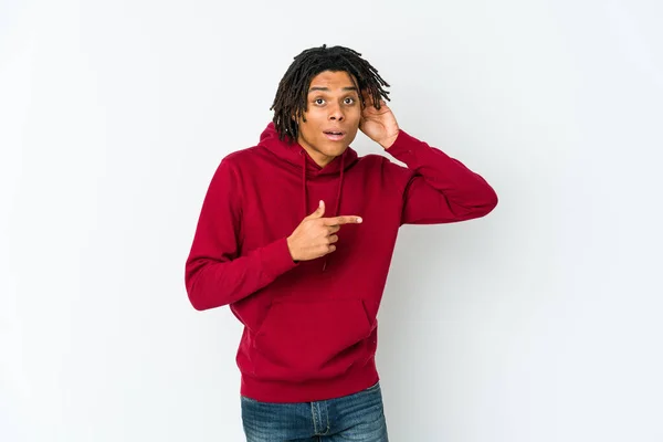Joven Afroamericano Rasta Hombre Tratando Escuchar Chisme — Foto de Stock
