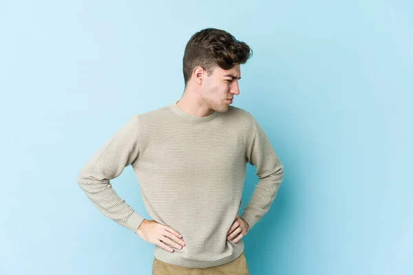 Young Caucasian Man Isolated Blue Background Suffering Back Pain — Stock Photo, Image