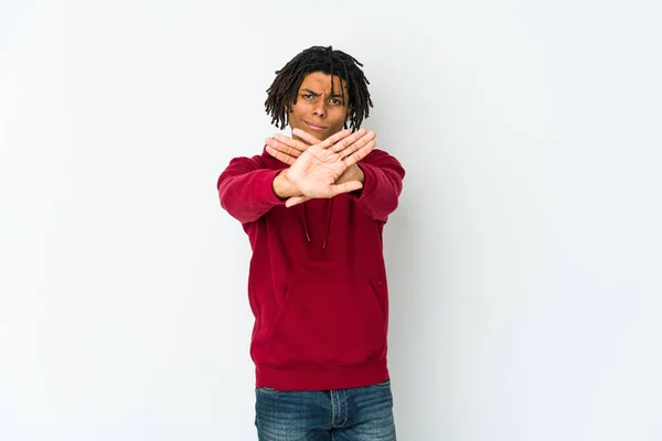 Genç Afro Amerikan Rasta Adam Elini Uzatmış Dur Işareti Göstererek — Stok fotoğraf