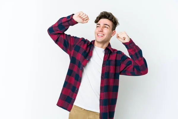 Joven Hombre Caucásico Aislado Sobre Fondo Blanco Celebrando Día Especial — Foto de Stock