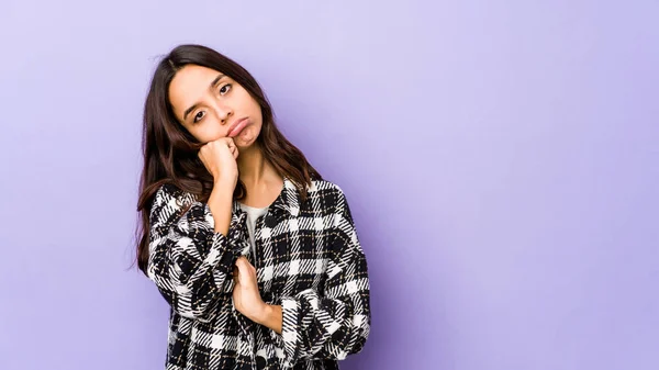 Giovane Razza Mista Donna Ispanica Isolato Stanco Compito Ripetitivo — Foto Stock