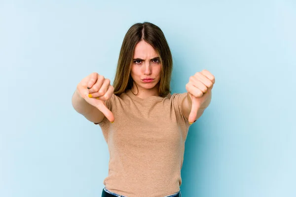 Young Caucasian Woman Isolated Blue Background Showing Thumb Expressing Dislike — Stock Photo, Image