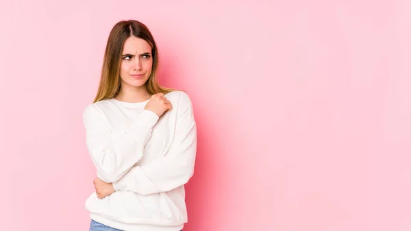 Young Caucasian Woman Isolated Pink Background Confused Feels Doubtful Unsure — Stock Photo, Image