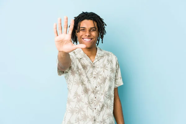 Young African American Rasta Man Smiling Cheerful Showing Number Five — ストック写真