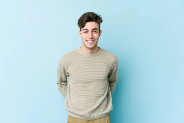 Young Caucasian Man Isolated Blue Background Happy Smiling Cheerful — Stock Photo, Image
