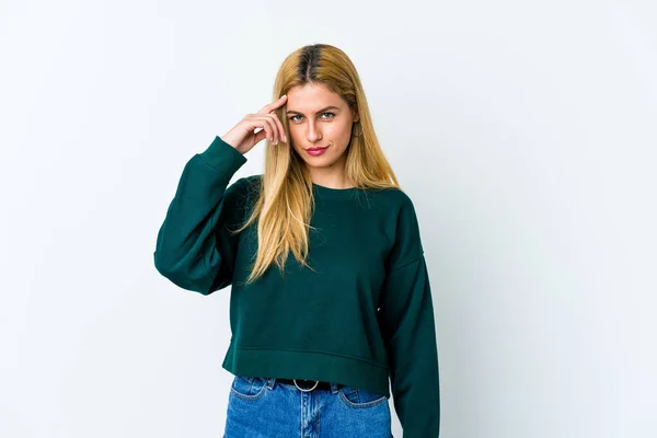 Giovane Donna Bionda Isolata Sfondo Bianco Che Punta Tempio Con — Foto Stock