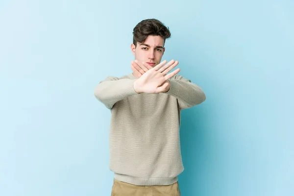 Jonge Blanke Man Geïsoleerd Blauwe Achtergrond Doet Een Ontkenning Gebaar — Stockfoto