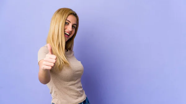 Young Blonde Woman Isolated Purple Background Smiling Raising Thumb — Stock Photo, Image