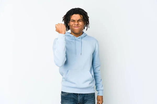 Jovem Africano Americano Rasta Homem Mostrando Punho Para Câmera Expressão — Fotografia de Stock