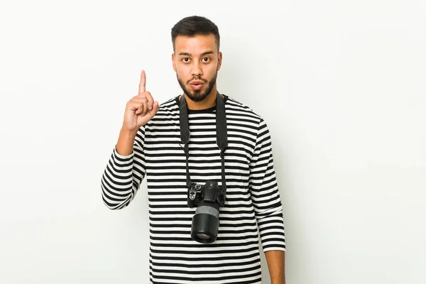 Joven Fotógrafo Sudasiático Teniendo Alguna Gran Idea Concepto Creatividad —  Fotos de Stock