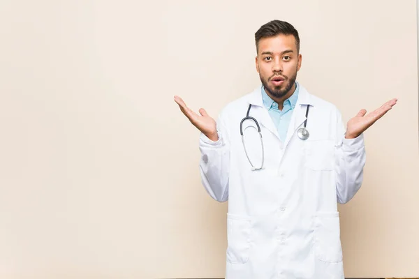 Young South Asian Doctor Man Surprised Shocked — Stock Photo, Image