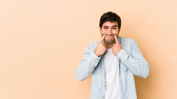 Young Man Isolated Beige Background Doubting Two Options — Stock Photo, Image