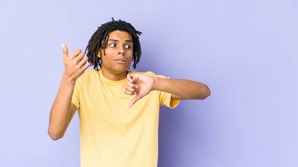 Young African American Rasta Man Showing Thumbs Thumbs Difficult Choose — Stock Photo, Image