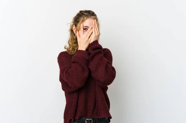 Young Caucasian Woman White Backrgound Blink Fingers Frightened Nervous — Stock Photo, Image