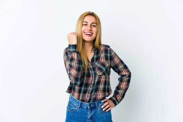 Jovem Loira Isolada Fundo Branco Comemorando Uma Vitória Paixão Entusiasmo — Fotografia de Stock