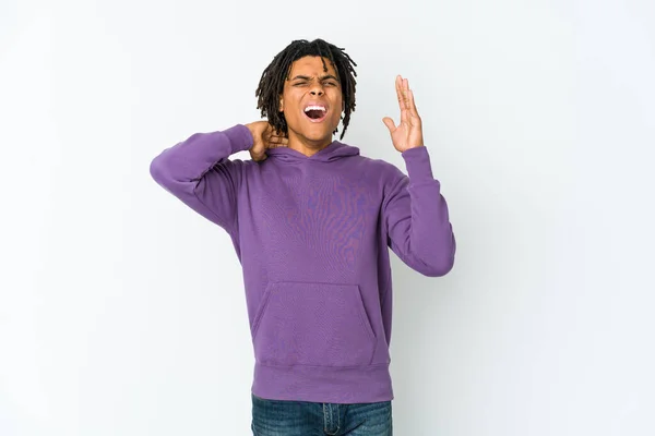 Jovem Afro Americano Rasta Homem Gritando Com Raiva — Fotografia de Stock