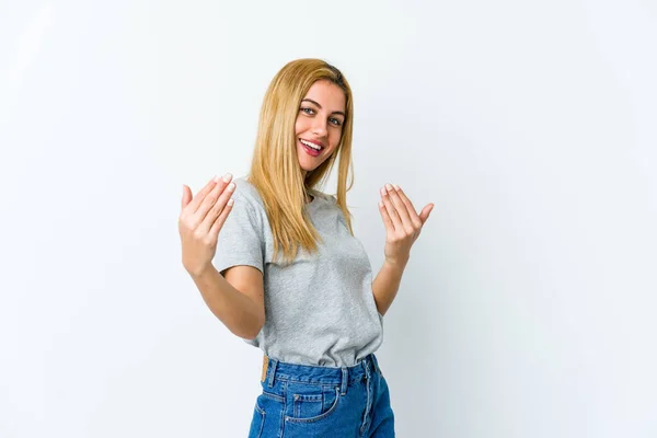 Jovem Loira Isolada Fundo Branco Apontando Com Dedo Para Você — Fotografia de Stock