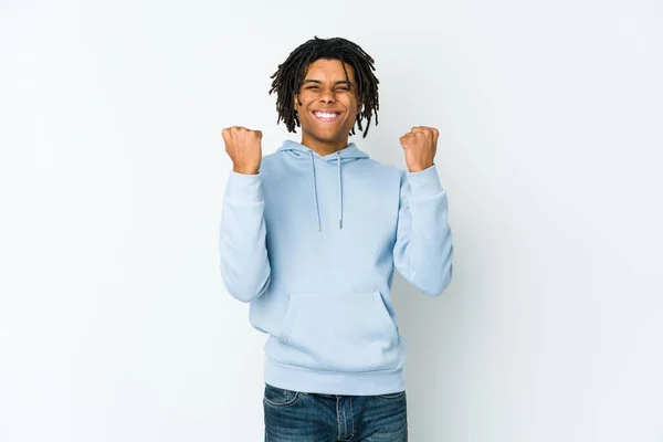 Jovem Homem Rasta Afro Americano Torcendo Despreocupado Animado Conceito Vitória — Fotografia de Stock