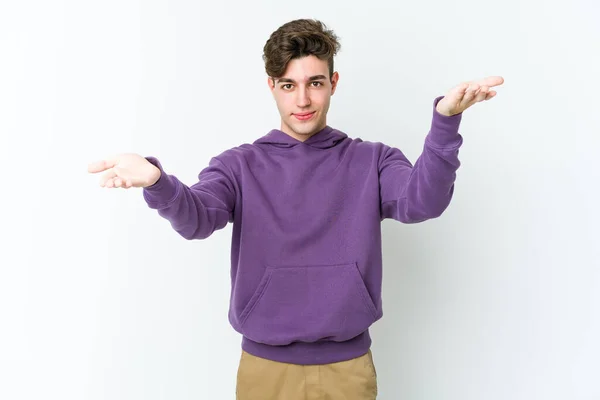 Young Caucasian Man Isolated White Background Makes Scale Arms Feels — Stock Photo, Image