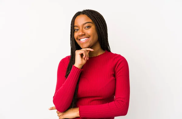 Junge Afrikanisch Amerikanische Frau Isoliert Lächelt Glücklich Und Zuversichtlich Berührt — Stockfoto