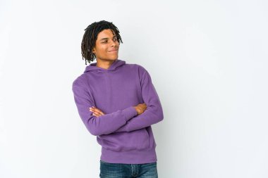 Genç Afro-Amerikan Rasta adamı hedeflerine ve amaçlarına ulaşmayı hayal ediyor.