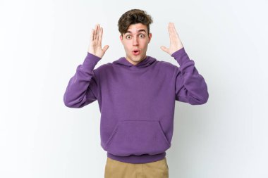 Beyaz arka planda izole genç beyaz adam bir fikri, ilham konsepti var.