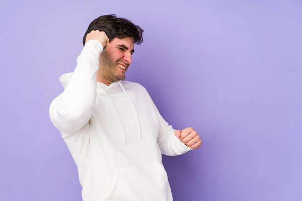 Junger Mann Auf Violettem Hintergrund Der Einen Sieg Feiert Leidenschaft — Stockfoto