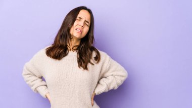 Genç, melez İspanyol kadın sırt ağrısı çekiyor..