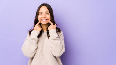 Genç melez İspanyol kadın iki seçenek arasında kuşkuya düşmüş..