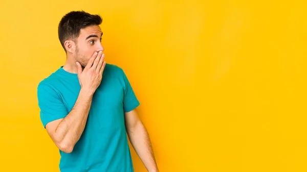 Young Caucasian Man Isolated Yellow Bakground Being Shocked Because Something — Stock Photo, Image