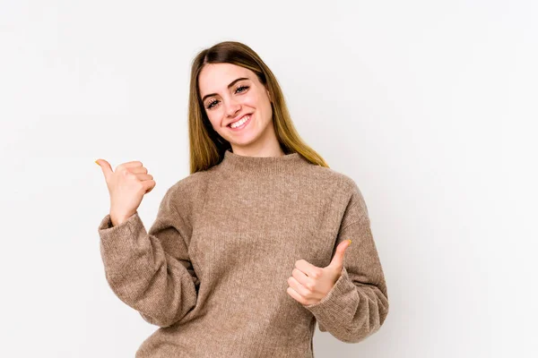 Mulher Branca Jovem Isolado Fundo Branco Levantando Dois Polegares Para — Fotografia de Stock