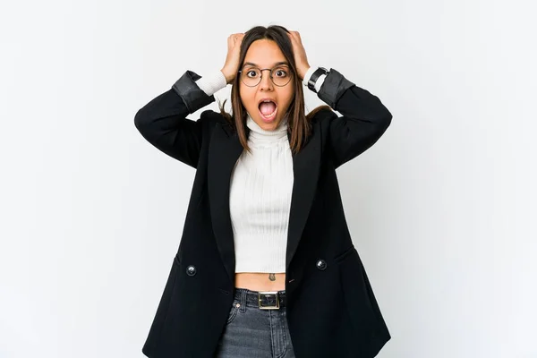 Ung Blandras Affärskvinna Isolerad Vit Bakgrund Skrikande Mycket Upphetsad Passionerad — Stockfoto