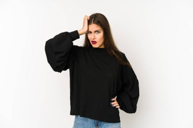 Beyaz arka planda izole edilmiş genç beyaz bir kadın şok geçiriyordu. Önemli bir buluşmayı hatırladı..