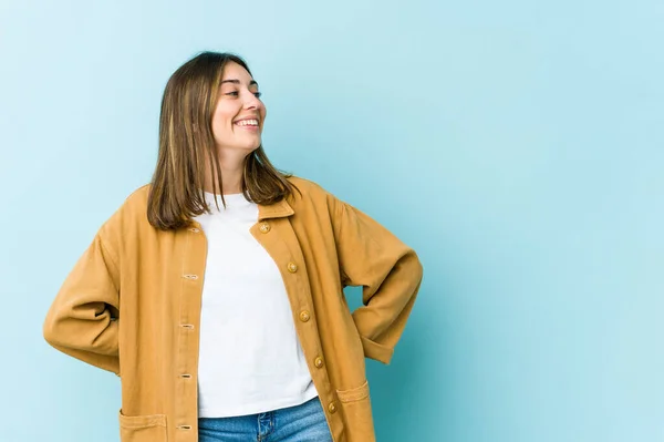 Joven Mujer Caucásica Relajado Feliz Riendo Cuello Estirado Mostrando Los — Foto de Stock