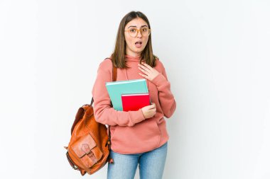 Beyaz fırında yalnız kalmış, korkmuş ve korkmuş genç bir kız öğrenci..