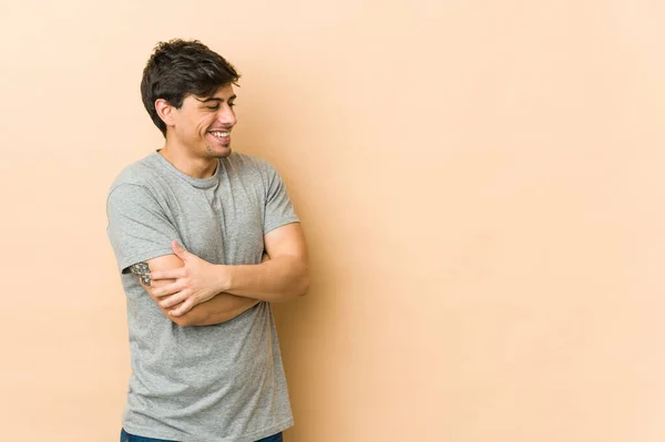 Joven Hombre Fresco Riendo Divirtiéndose — Foto de Stock