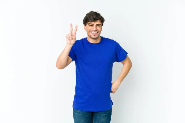 Jovem Homem Legal Mostrando Número Dois Com Dedos — Fotografia de Stock
