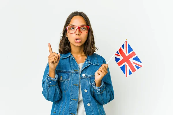 Junge Lateinische Frau Mit Einer Englischen Flagge Auf Weißem Hintergrund — Stockfoto